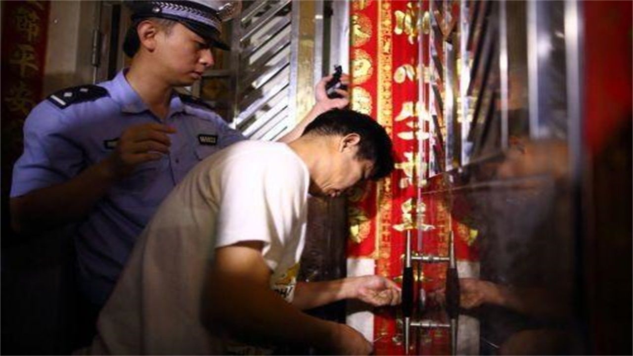 梅州请开锁师傅开了锁后，师傅为什么一般都不进门，就算主人请也不进去？